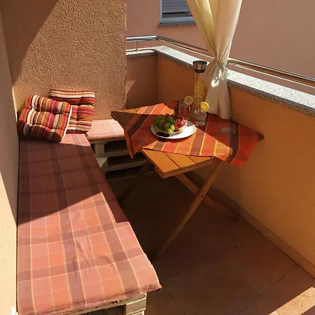 Two-bedroom Sunny * 普拉