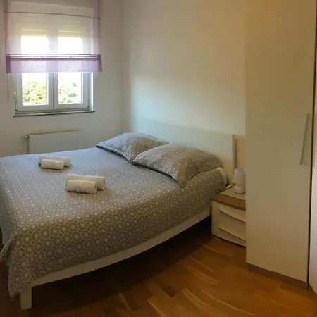 Two-bedroom Sunny 公寓 *